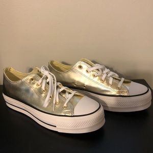 NIB! Gold lowtop platform Converse
